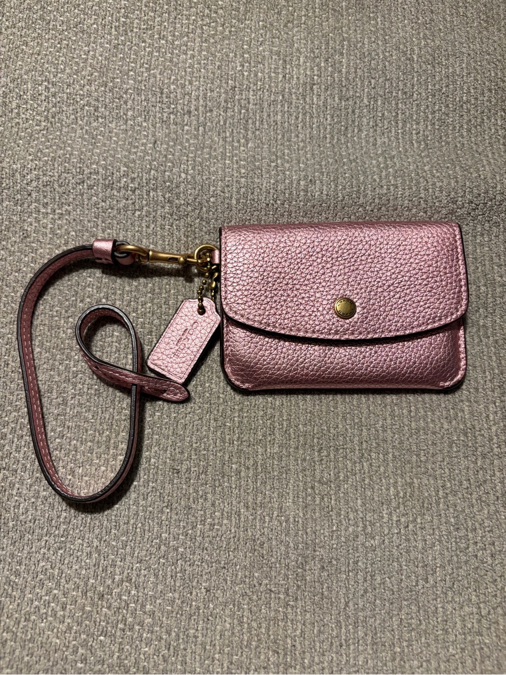 coach wyn small wallet in metallic pink pebble leather